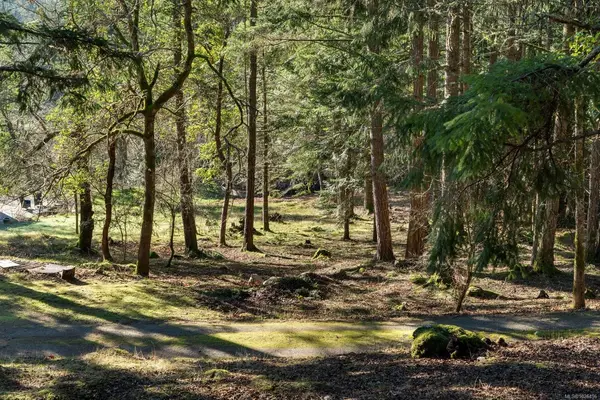 1183-1193 Hillgrove Rd, North Saanich BC V8L 5R8 - 2 bed, 1 bath in North Saanich