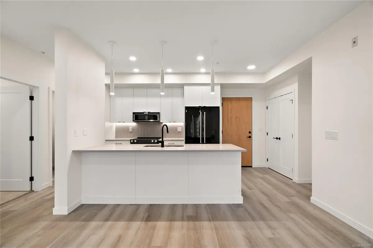 610 Lampson St #304, Esquimalt BC V9A 0L4