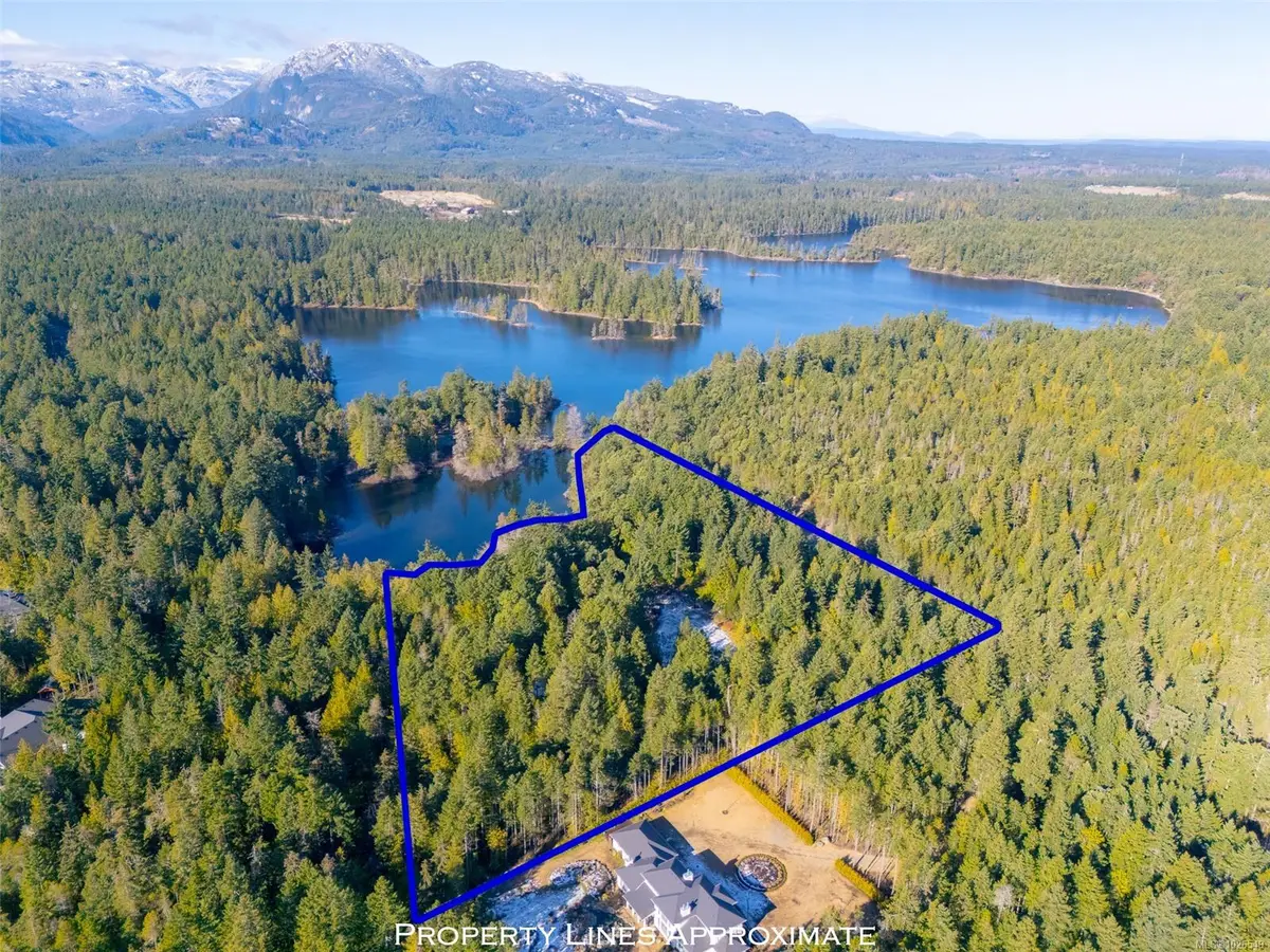 2740 Lakeview Rd, Qualicum Beach BC V9K 2L7