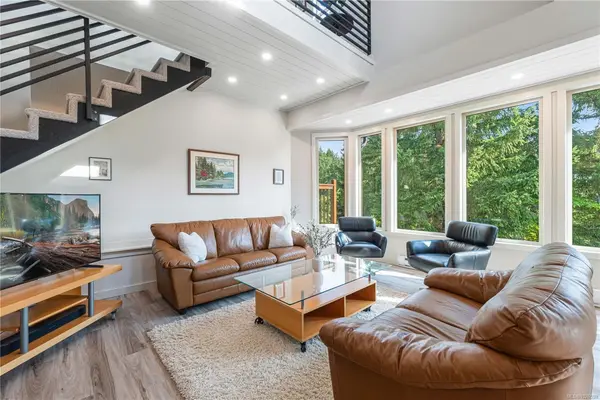 3132 Robin Hood Dr, Nanaimo BC V9T 1P1 - 3 bed, 2 bath in Nanaimo