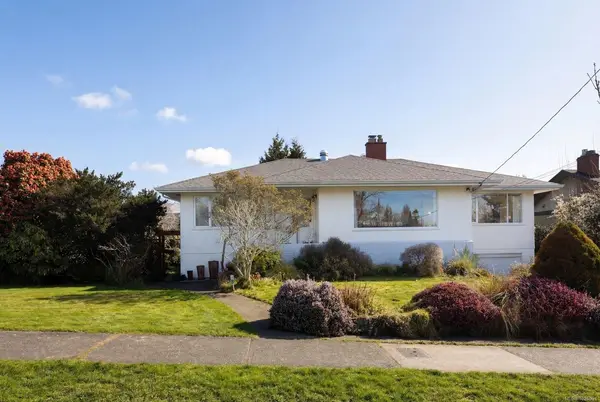 683 Richmond Ave, Victoria BC V8S 3Y8 - 2 bed, 3 bath in Victoria