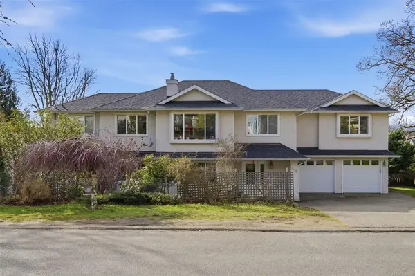 1185 Rock St, Saanich BC V8P 2C1