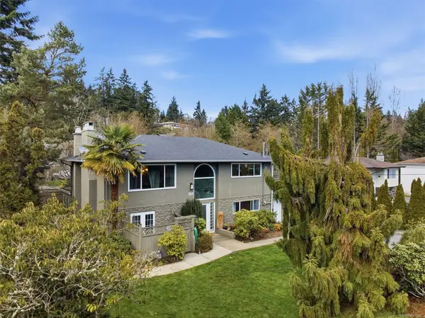 550 Phelps Ave, Langford BC V9B 3H7 - 5 bed, 3 bath in Langford