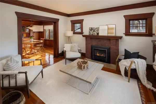 939 Cowichan St, Victoria BC V8S 4E6 - 2 bed, 2 bath in Victoria