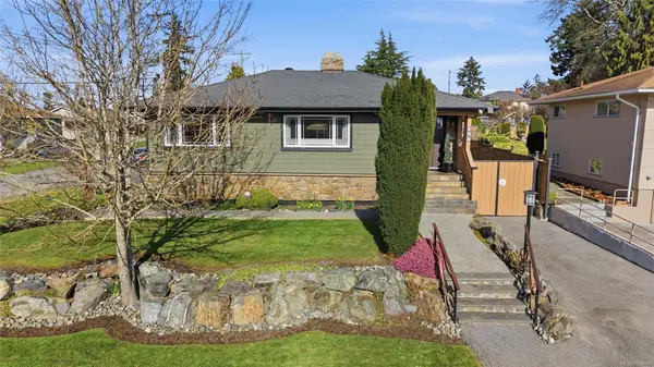 196 Homer Rd, Saanich BC V8Z 1V6 - 4 bed, 4 bath in Saanich