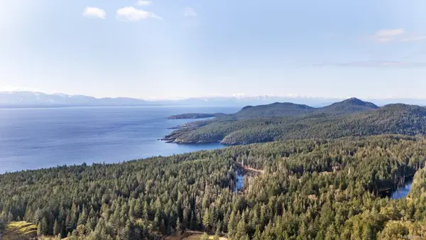 333 Main Rd, Lasqueti Island BC V0R 2J0