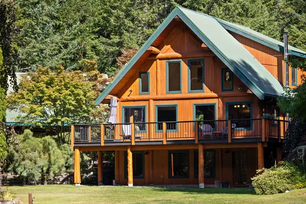 900 Spider Lake Rd, Qualicum Beach BC V9K 2L7 - 5 bed, 4 bath in Qualicum Beach