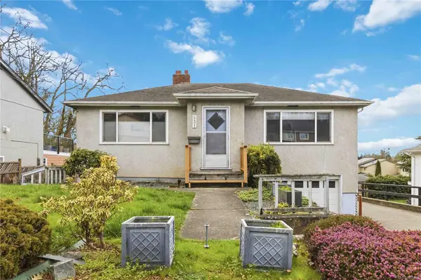 931 McKenzie Ave, Saanich BC V8X 3G6 - 3 bed, 2 bath in Saanich