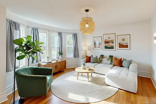 2943 Cedar Hill Rd, Victoria BC V8T 3H8 - 3 bed, 2 bath in Victoria