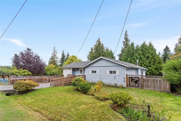 450 Aurora St, Parksville BC V9P 1L3