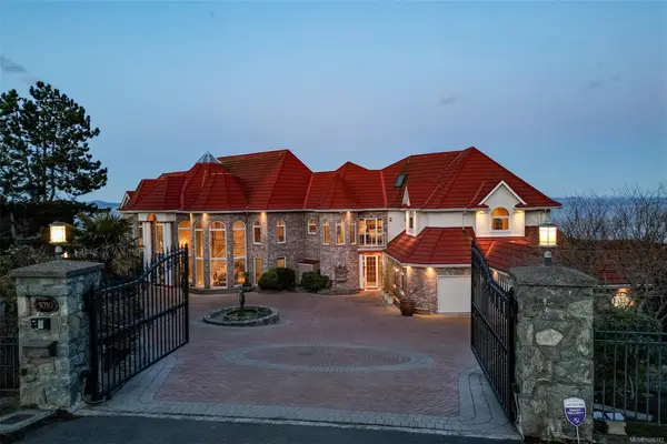 5030 Lockehaven Dr, Saanich BC V8N 4J5 - 5 bed, 6 bath in Saanich