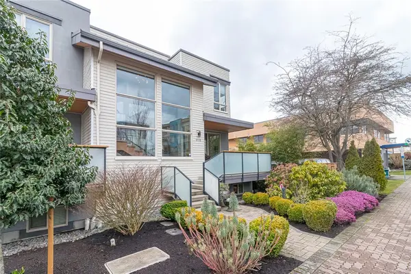 9710 Fifth St, Sidney BC V8V 0B3 - 3 bed, 3 bath in Sidney