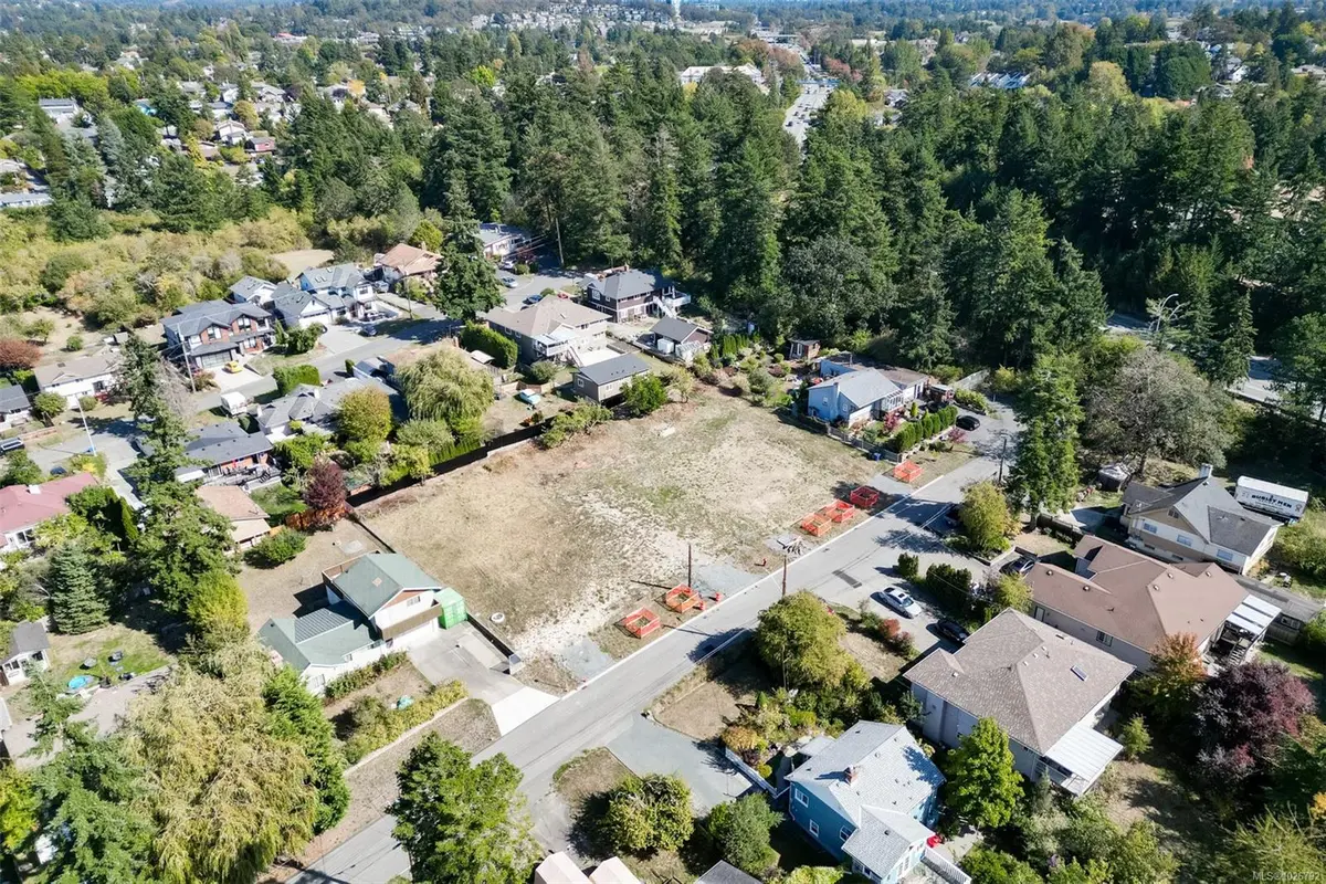 710 Violet Ave, Saanich BC V8Z 2R3