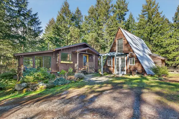 274 Trincomali Hts, Salt Spring BC V8K 1M9 - 2 bed, 2 bath in Salt Spring