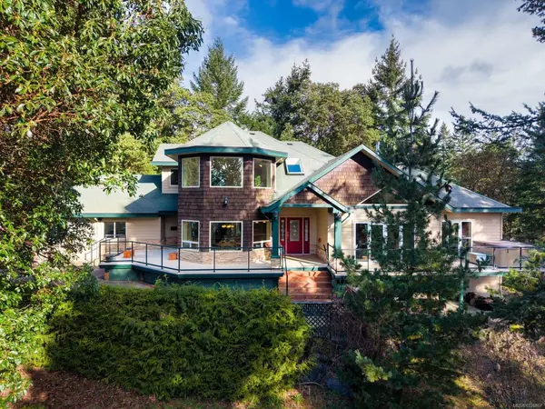 1450 White Pine Terr, Highlands BC V9B 6J3 - 4 bed, 5.0 bath in Highlands