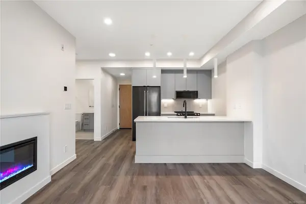 1102 Esquimalt Rd # 302, Esquimalt BC V9A 0L3 - 1 bed, 1 bath in Esquimalt