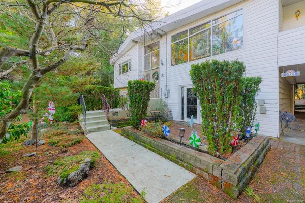 3379 Opal Rd, Nanaimo BC V9T 2V6 - 4 bed, 4 bath in Nanaimo