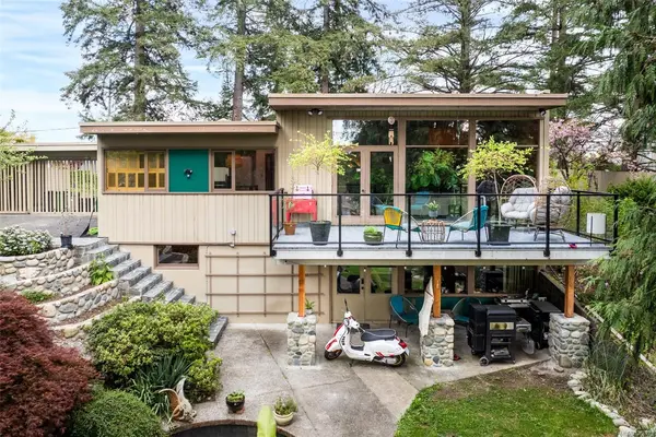 6110 Grieve Rd, Duncan BC V9L 2H1 - 5 bed, 4 bath in Duncan