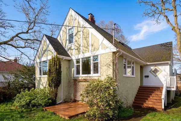 1959 Hampshire Rd, Oak Bay BC V8R 5T9 - 5 bed, 2 bath in Oak Bay