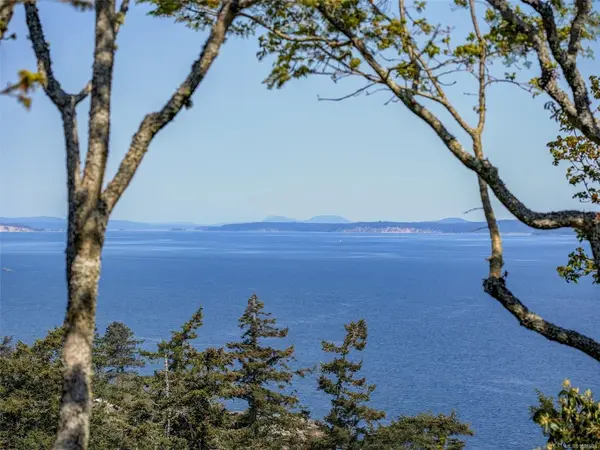 2829 Arbutus Rd # 603, Saanich BC V8N 5X5 - 3 bed, 3 bath in Saanich