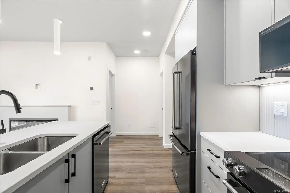 1102 Esquimalt Rd #312, Esquimalt BC V9A 0L3
