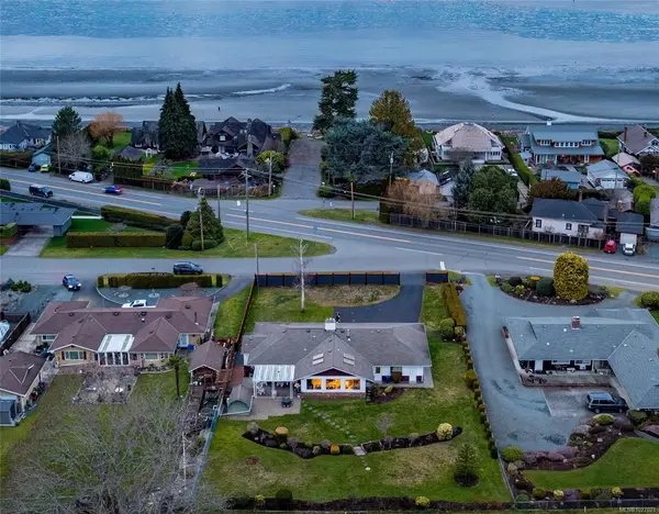 260 Elizabeth Ave, Qualicum Beach BC V9K 1G8 - 2 bed, 2 bath in Qualicum Beach