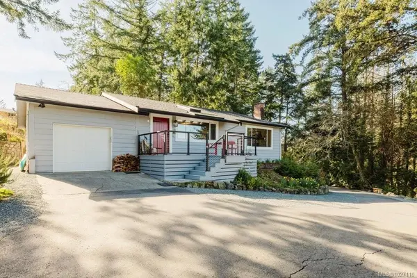 10851 Deep Cove Rd, North Saanich BC V8L 5M5 - 2 bed, 2 bath in North Saanich