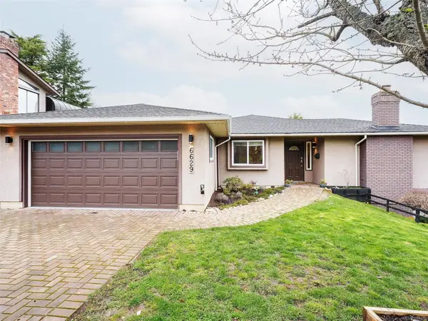 6629 Tamany Dr, Central Saanich BC V8Z 6Y9 - 5 bed, 3 bath in Central Saanich