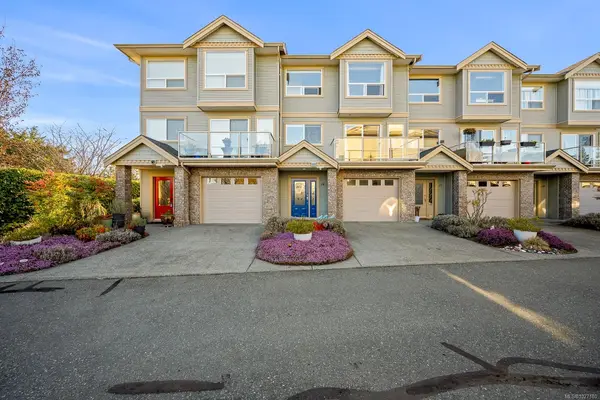 2475 Mansfield Dr # 14, Courtenay BC V9M 2M2 - 2 bed, 3 bath in Courtenay
