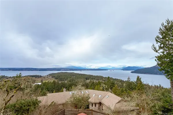 1126 Highview Pl, North Saanich BC V8L 5J9 - 4 bed, 4 bath in North Saanich