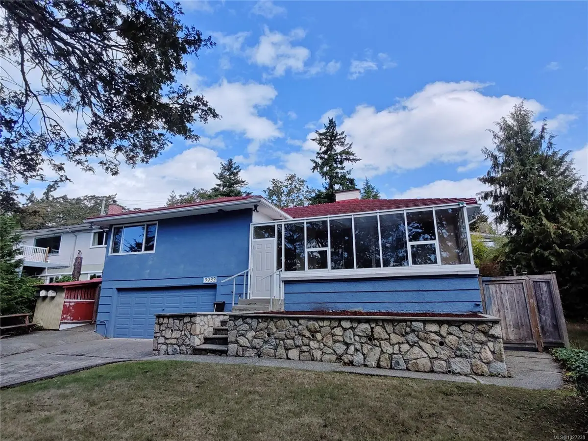 3933 Saanich Rd, Saanich BC V8X 1Y7