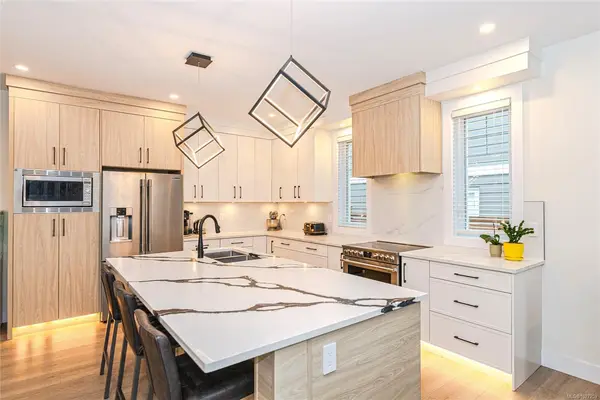 2367 Swallow Pl, Langford BC V9B 6Y6 - 4 bed, 4 bath in Langford