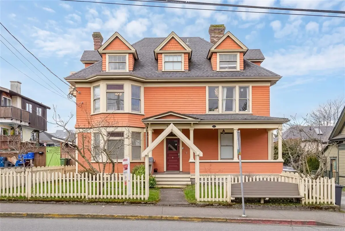 1418 Fernwood Rd, Victoria BC V8V 4P7