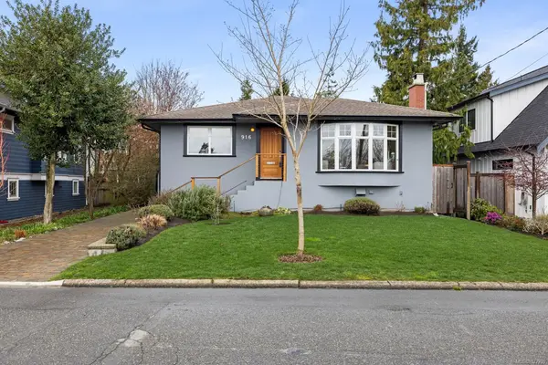 916 Monterey Ave, Oak Bay BC V8S 4A2 - 4 bed, 2 bath in Oak Bay