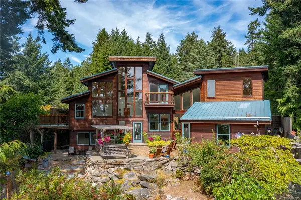 2737 Anchor Way, Pender Island BC V0N 2M2 - 3 bed, 3 bath in Pender Island