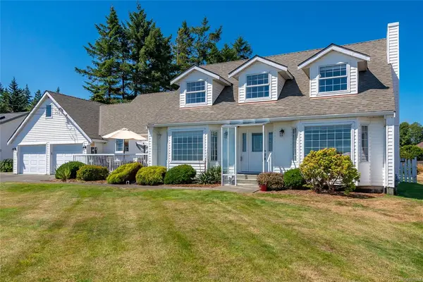 3816 Island Hwy S, Campbell River BC V9H 1M6 - 4 bed, 4 bath in Campbell River