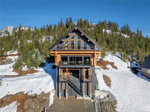 710 Arrowsmith Ridge, Courtenay BC V9J 1L0 - 5 bed, 4 bath in Courtenay