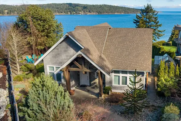 8572 Rumming Rd, Lantzville BC V0R 2H0 - 4 bed, 4.0 bath in Lantzville