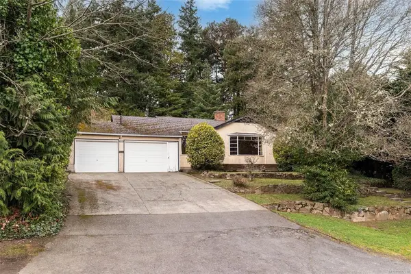3984 Hollydene Pl, Saanich BC V8N 3Z7 - 3 bed, 1 bath in Saanich