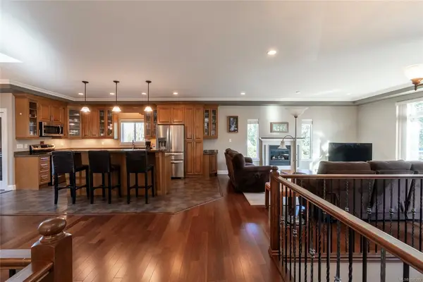 40 Somenos St, Lake Cowichan BC V0R 2G0 - 6 bed, 4 bath in Lake Cowichan