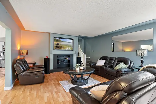 2183 Foul Bay Rd, Oak Bay BC V8R 5B1 - 6 bed, 4 bath in Oak Bay