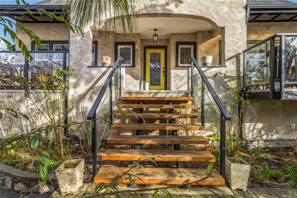 349 Vancouver St, Victoria BC V8V 3T3 - 6 bed, 4 bath in Victoria