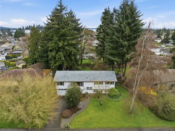 2010 Courser Dr, Sidney BC V8L 2N6 - 4 bed, 3 bath in Sidney