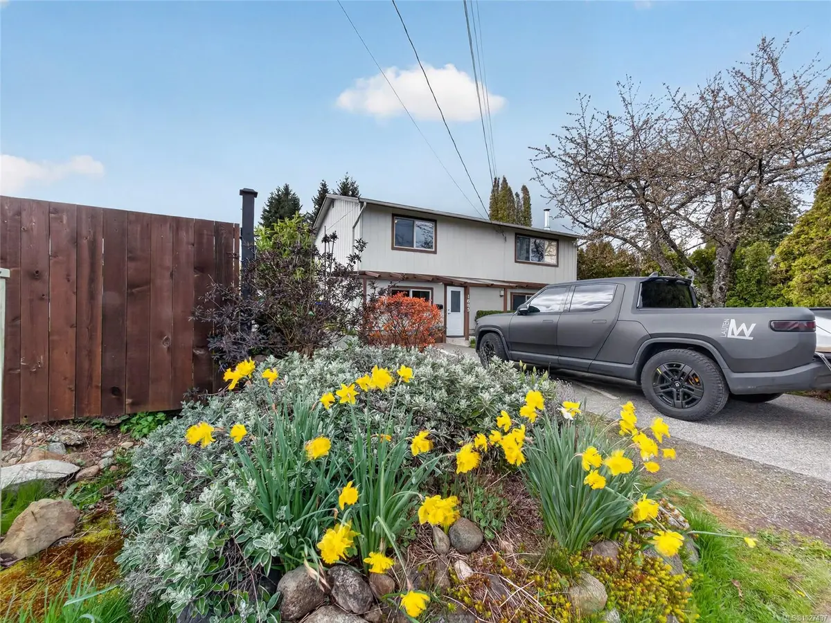 1685 Piercy Ave, Courtenay BC V9N 3G1