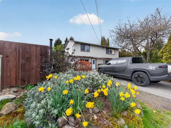 1685 Piercy Ave, Courtenay BC V9N 3G1 - 5 bed, 2 bath in Courtenay