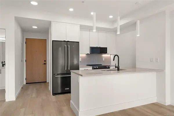 1102 Esquimalt Rd # 409, Esquimalt BC V9A 0L3 - 1 bed, 1 bath in Esquimalt