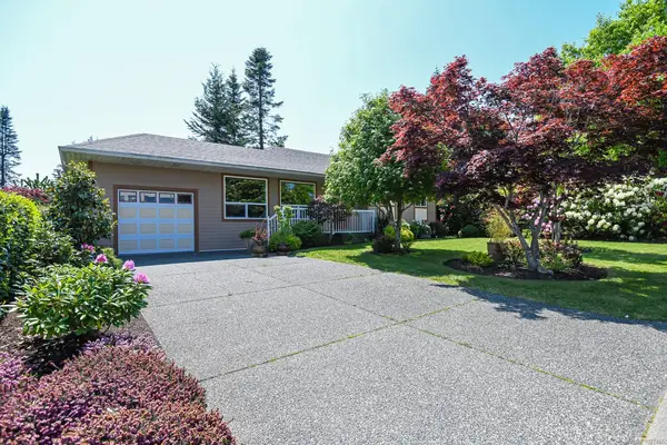 2263 Bolt Ave, Comox BC V9M 3Y2 - 3 bed, 2 bath in Comox