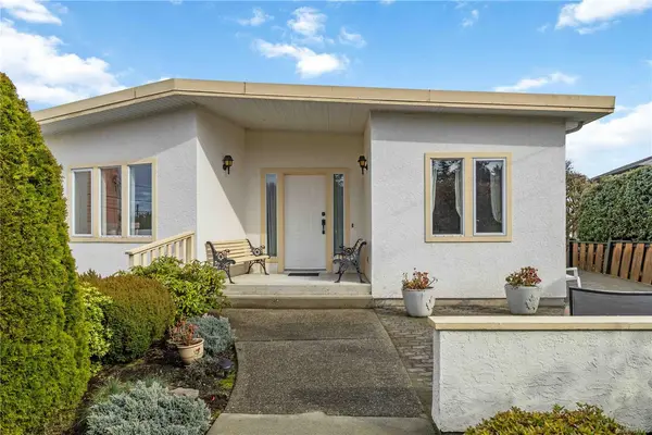 8503 Lochside Dr, North Saanich BC V8L 1M5 - 2 bed, 2.0 bath in North Saanich