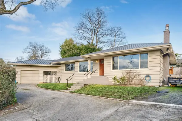 1790 Keith Pl, Saanich BC V8P 1E4 - 4 bed, 2 bath in Saanich