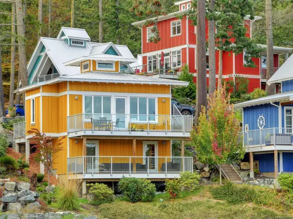 125 Hilltop Cres, Sooke BC V9Z 1N6 - 2 bed, 3 bath in Sooke